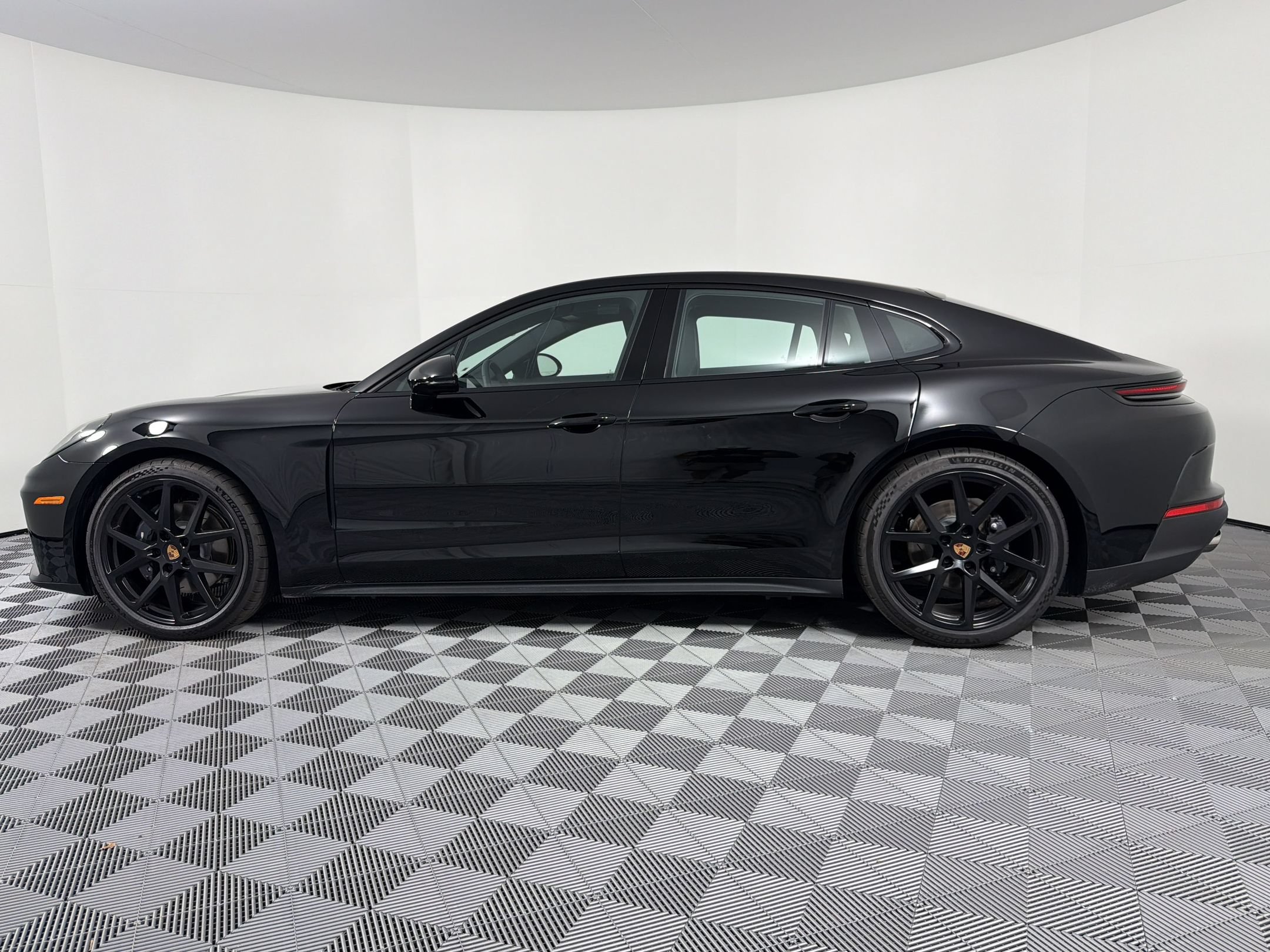 New 2026 Porsche Panamera image 2