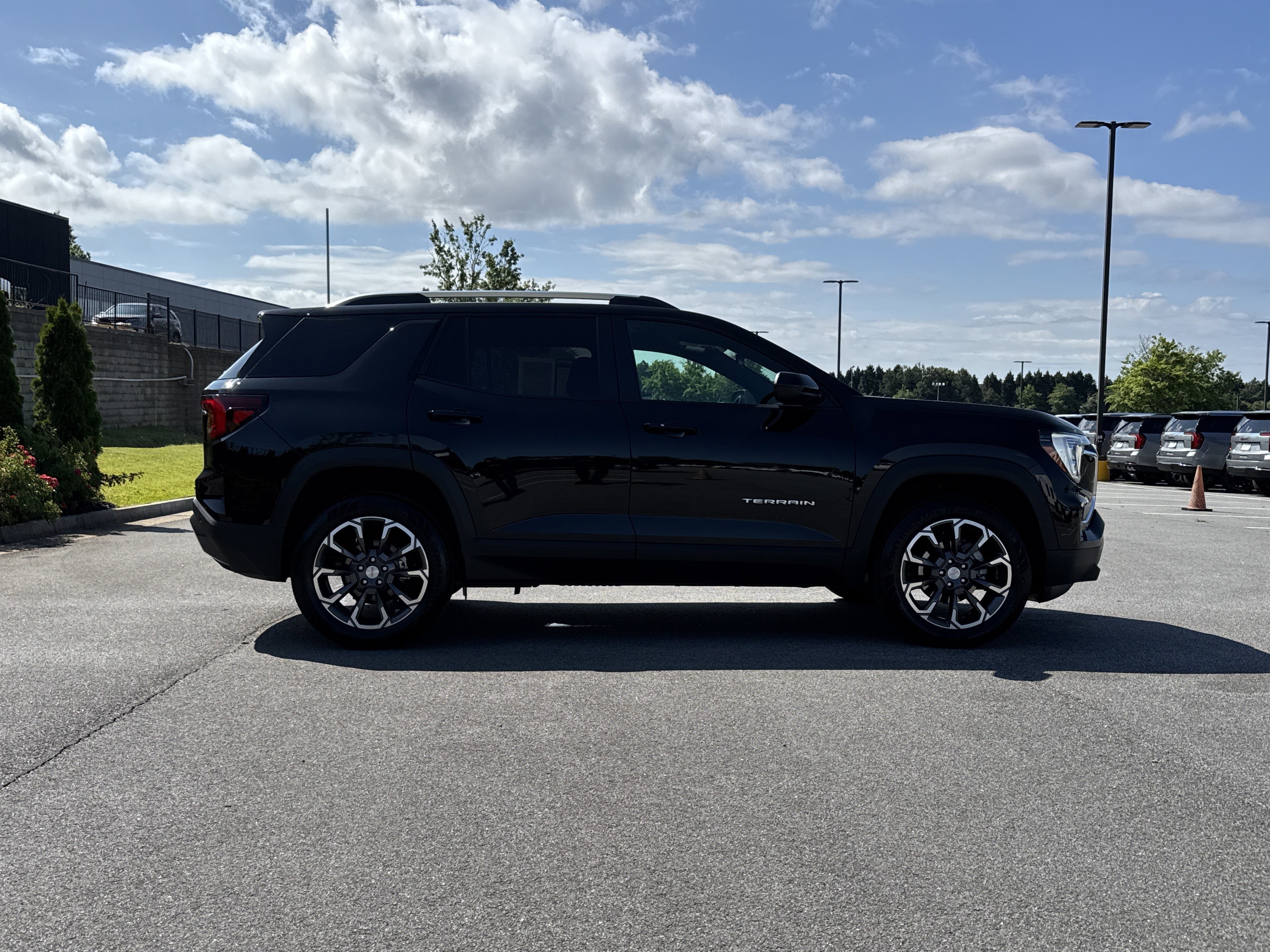 Used 2026 GMC Terrain Elevation w/ Elevation Premium Package FWD image 11