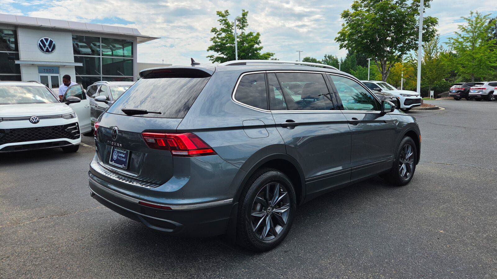 Certified 2023 Volkswagen Tiguan SE FWD image 5