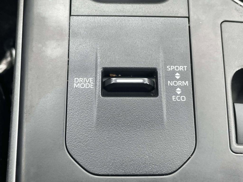 Used 2023 Toyota Highlander XLE image 38