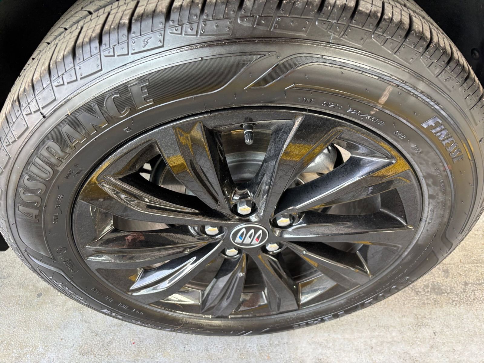 Used 2025 Buick Envista Sport Touring image 30