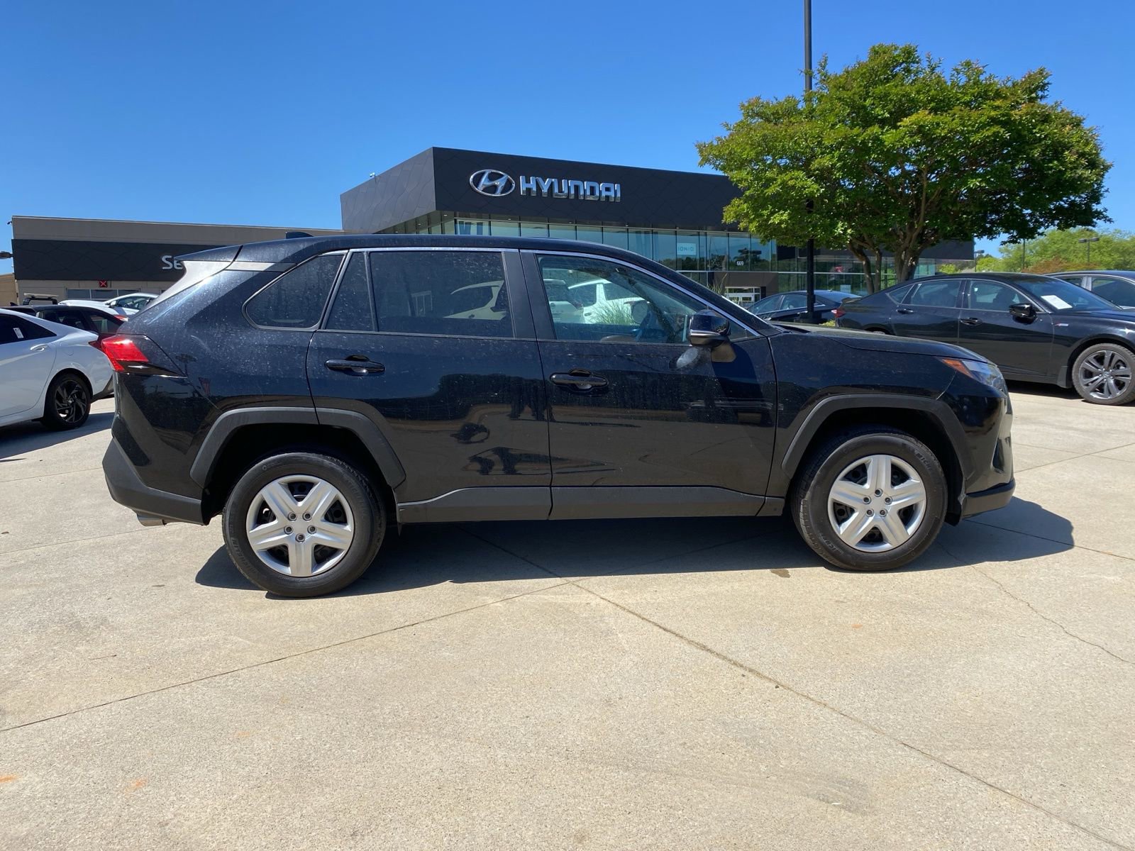 Used 2025 Toyota RAV4 LE AWD/4WD image 7