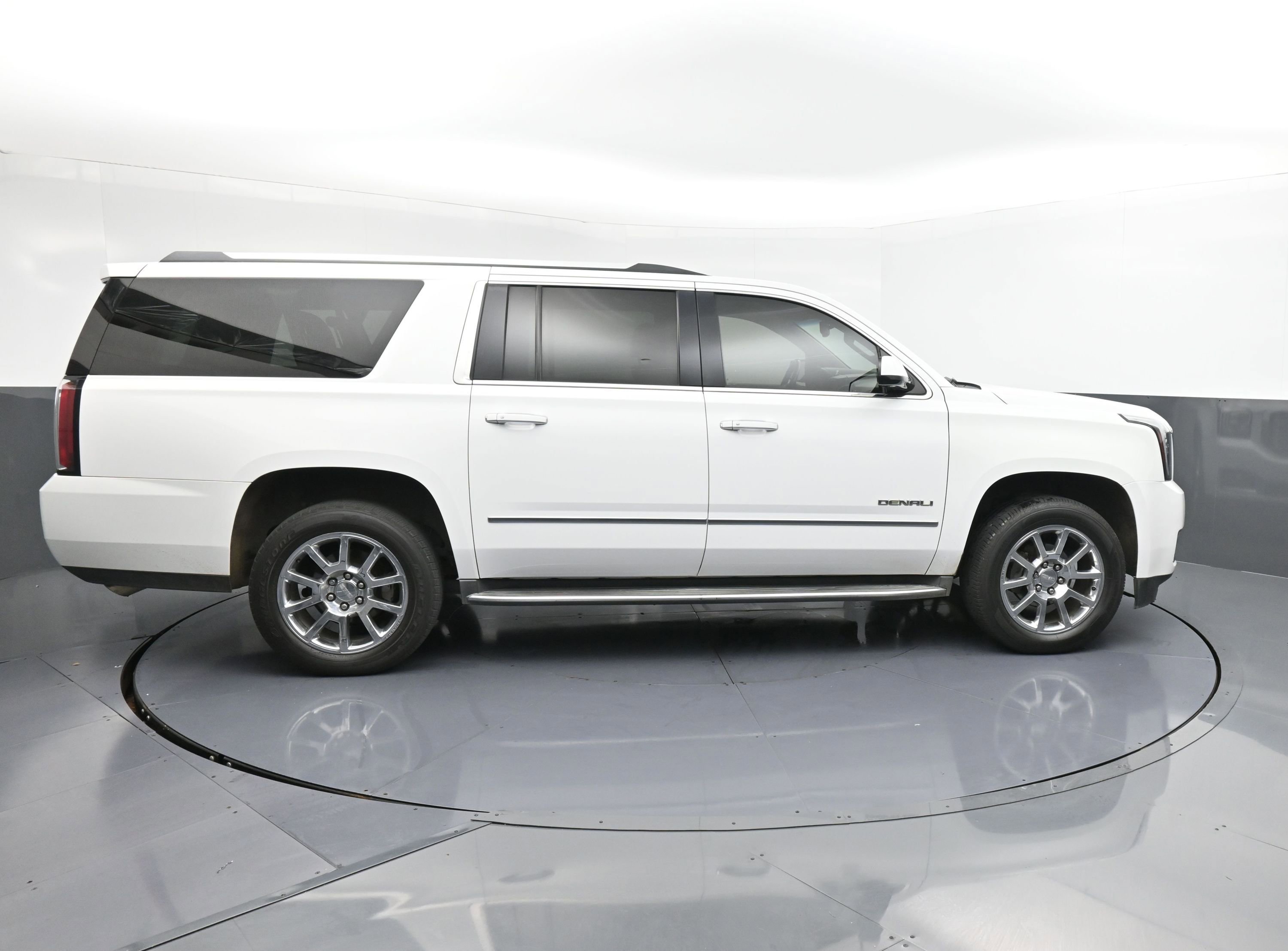 Used 2016 GMC Yukon XL Denali w/ Open Road Package image 9