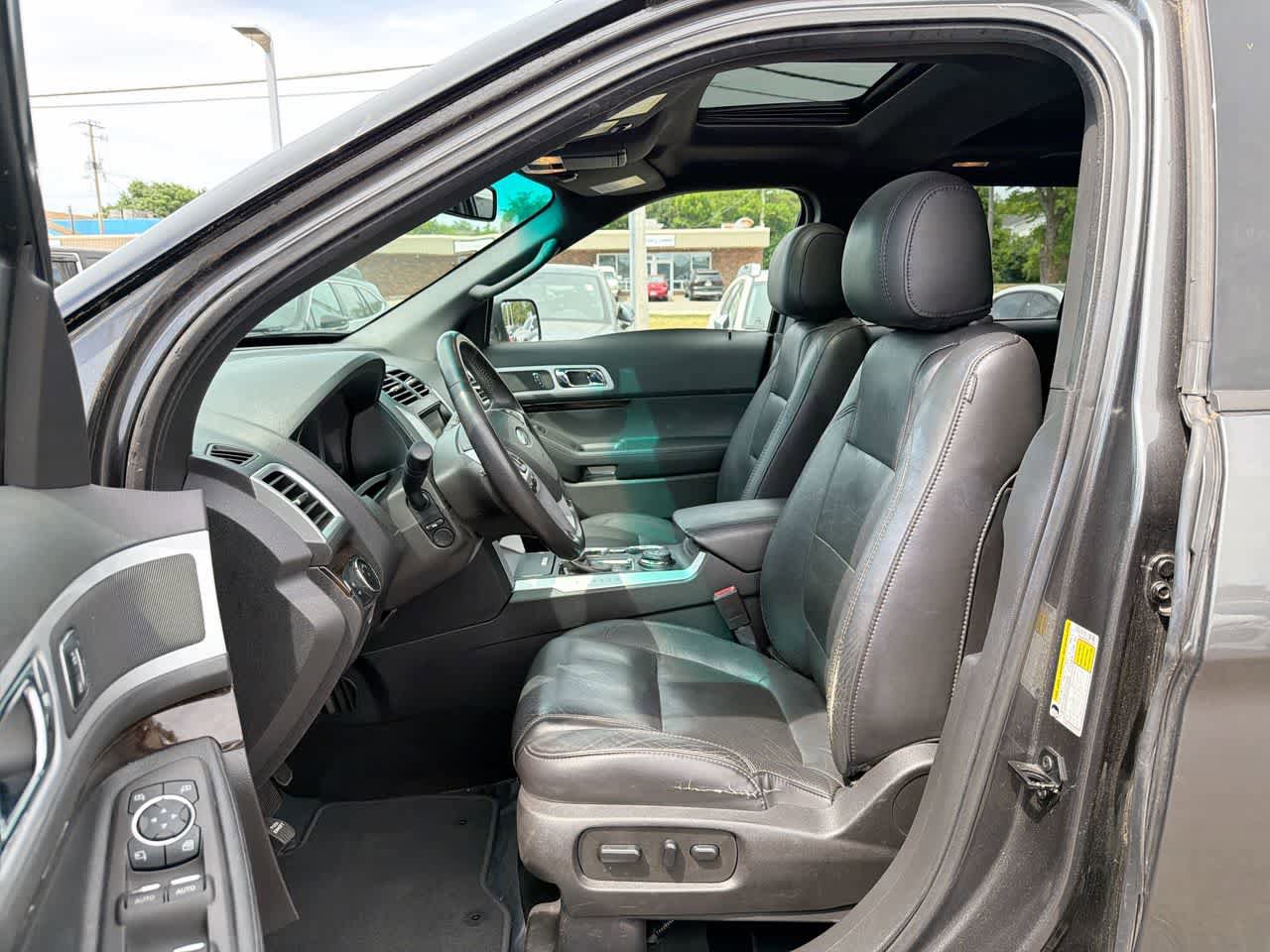 Used 2015 Ford Explorer Limited w/ Equipment Group 302A AWD/4WD image 21