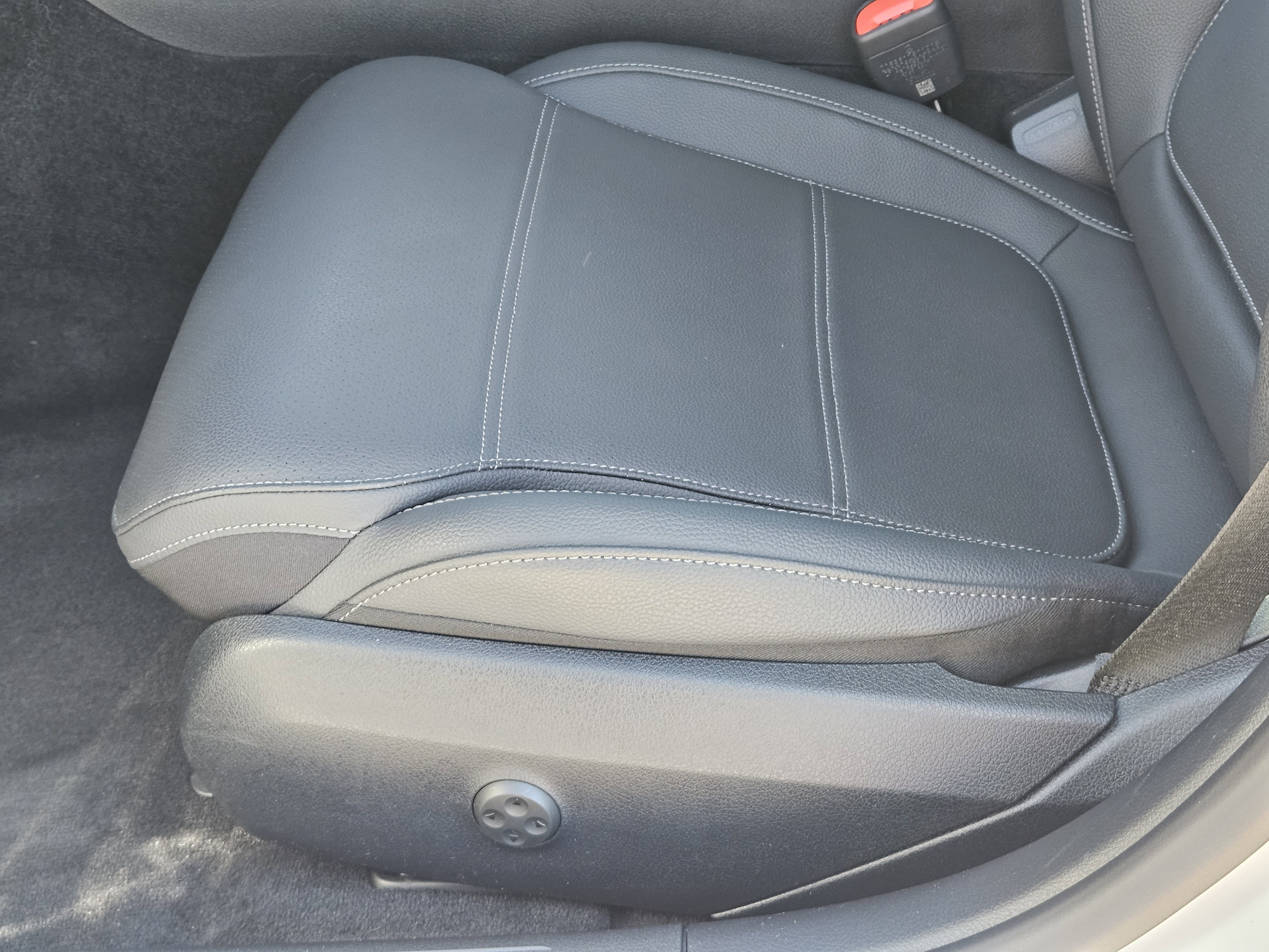 Certified 2025 Mercedes-Benz C 300 Sedan image 25