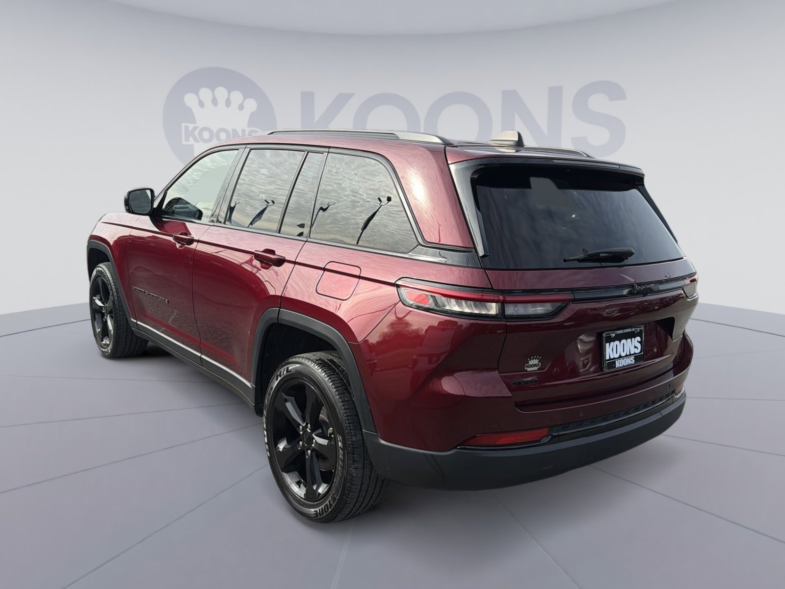 Used 2023 Jeep Grand Cherokee Altitude image 4