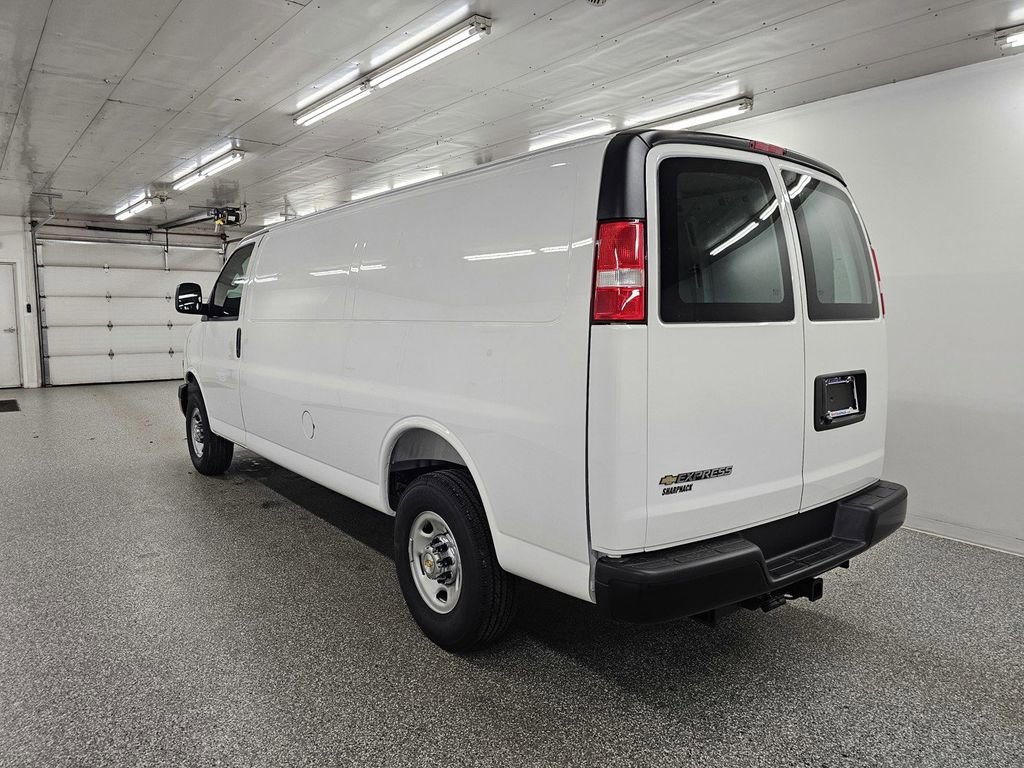 New 2026 Chevrolet Express 2500 Extended RWD image 7