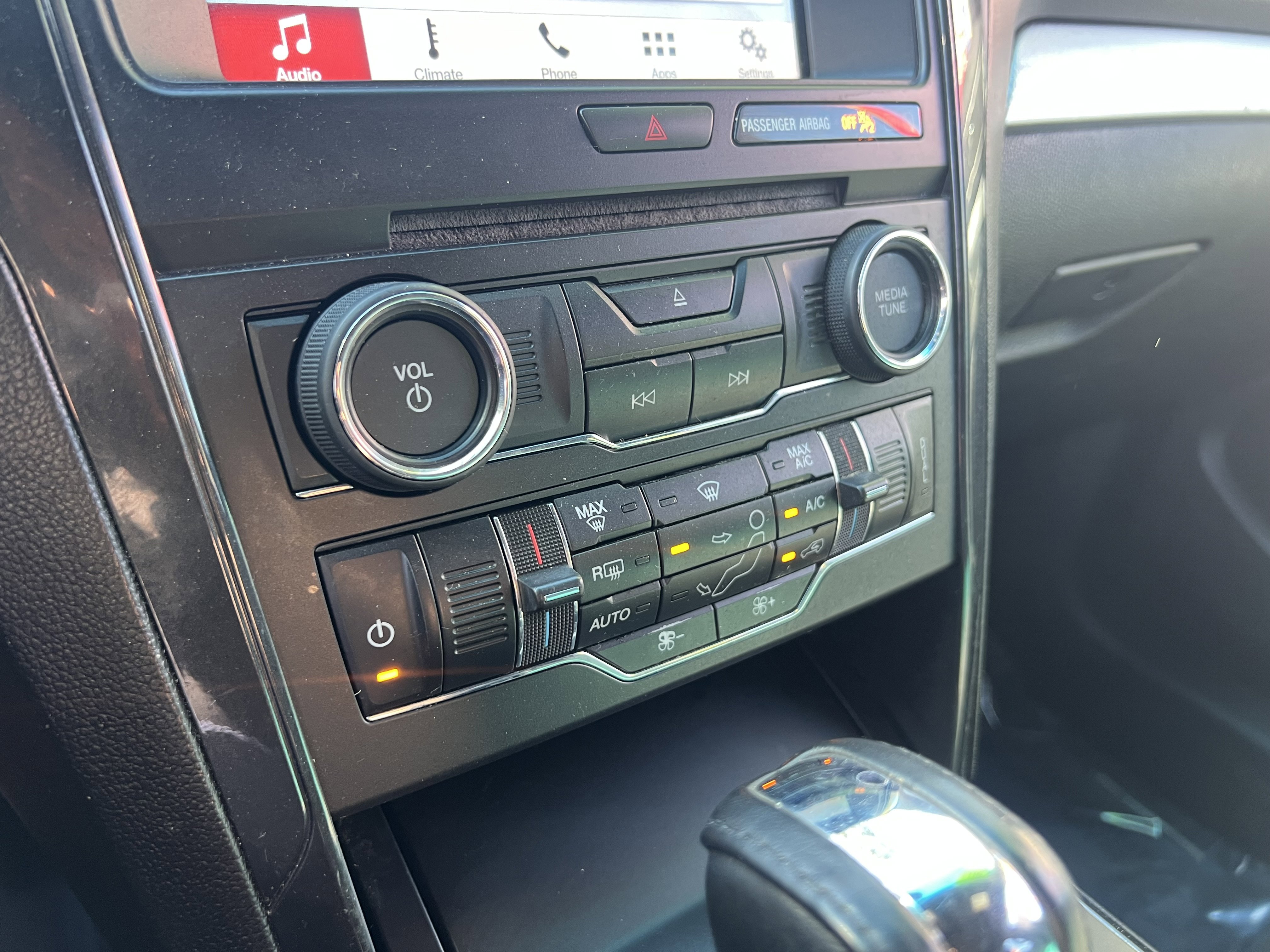 Used 2017 Ford Explorer XLT w/ Equipment Group 201A image 21