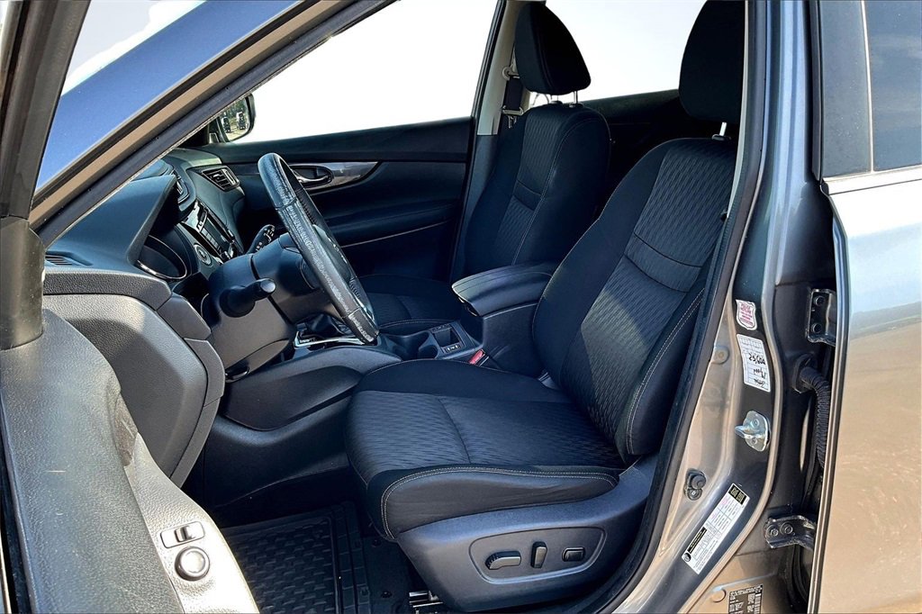 Used 2019 Nissan Rogue SV image 25