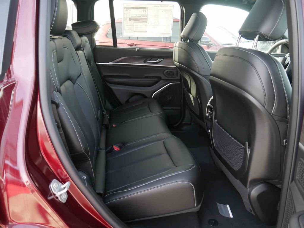 New 2025 Jeep Grand Cherokee Limited w/ Luxury Tech Group II image 22