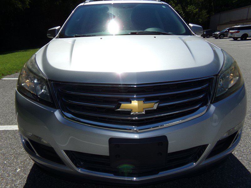 Used 2017 Chevrolet Traverse LT AWD/4WD image 3