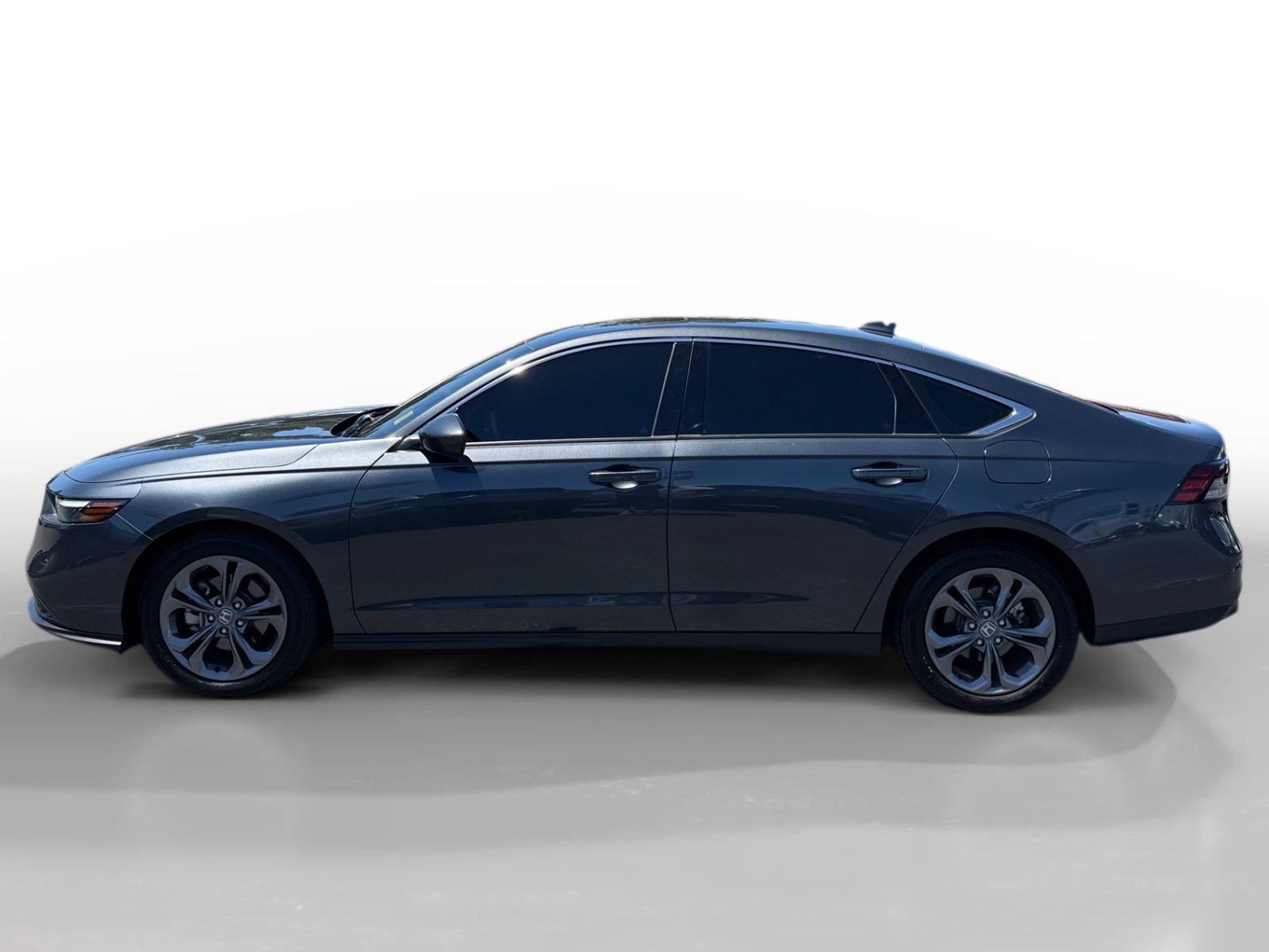 Used 2024 Honda Accord EX image 2