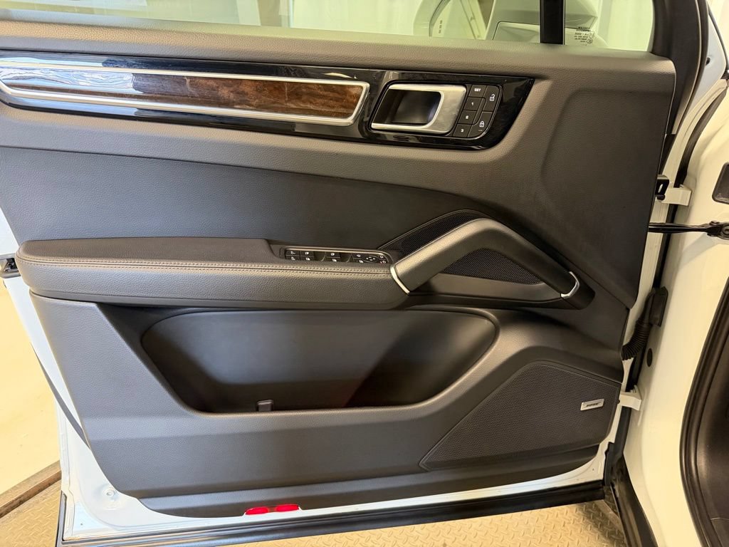 Certified 2023 Porsche Cayenne Platinum Edition AWD/4WD image 6