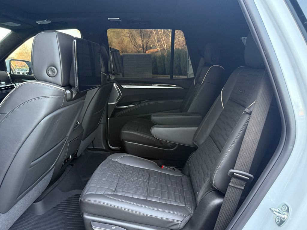 Used 2026 Cadillac Escalade Platinum Sport w/ LPO, ONYX Package AWD/4WD image 31