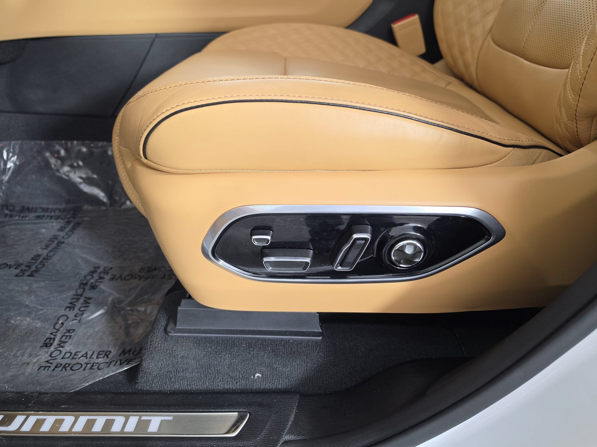 Used 2024 Jeep Grand Cherokee Summit AWD/4WD image 4