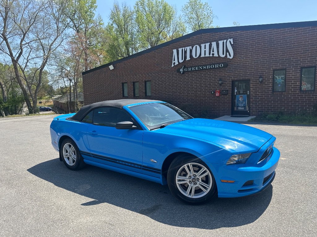 Used 2013 Ford Mustang Convertible image 9
