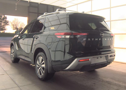 Used 2025 Nissan Pathfinder SL FWD image 4