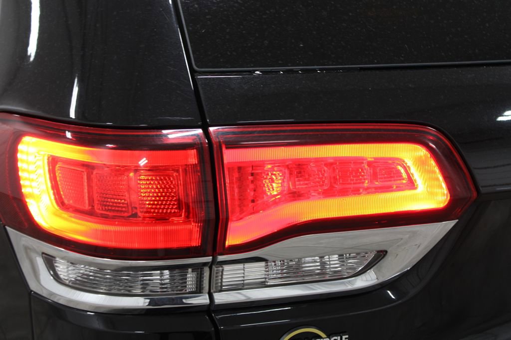 Used 2021 Jeep Grand Cherokee Limited w/ Luxury Group II image 17