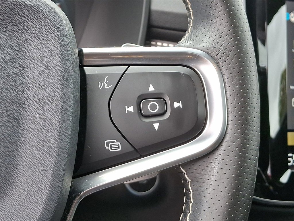 Used 2020 Volvo XC40 T5 R-Design w/ Protection Package Premier image 22