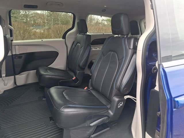 Used 2021 Chrysler Pacifica Touring-L image 10