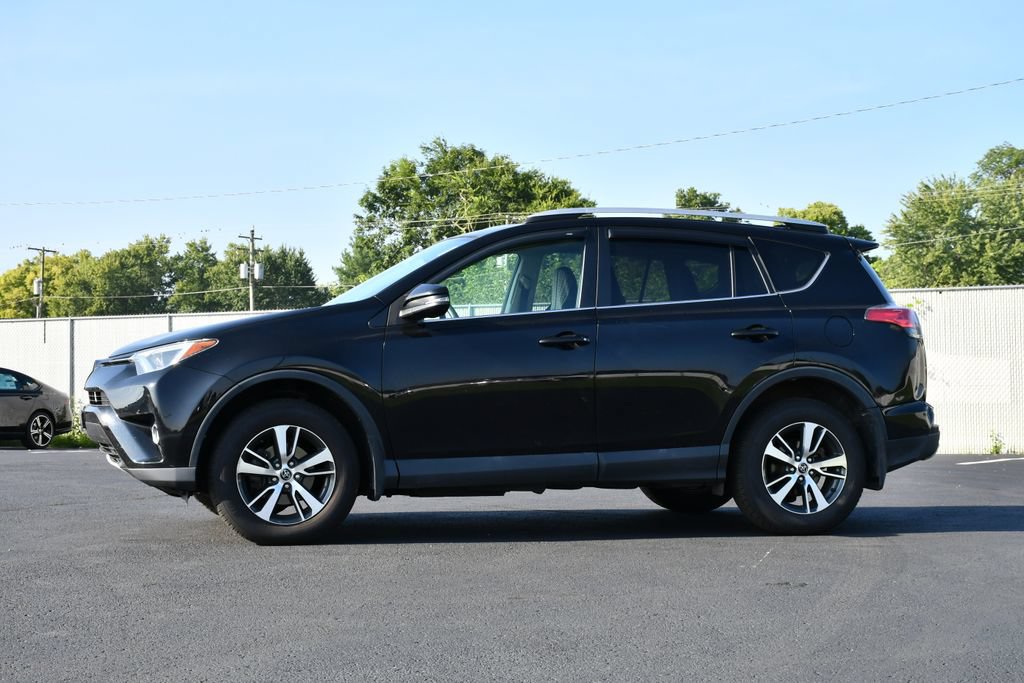 Used 2016 Toyota RAV4 XLE AWD/4WD image 4