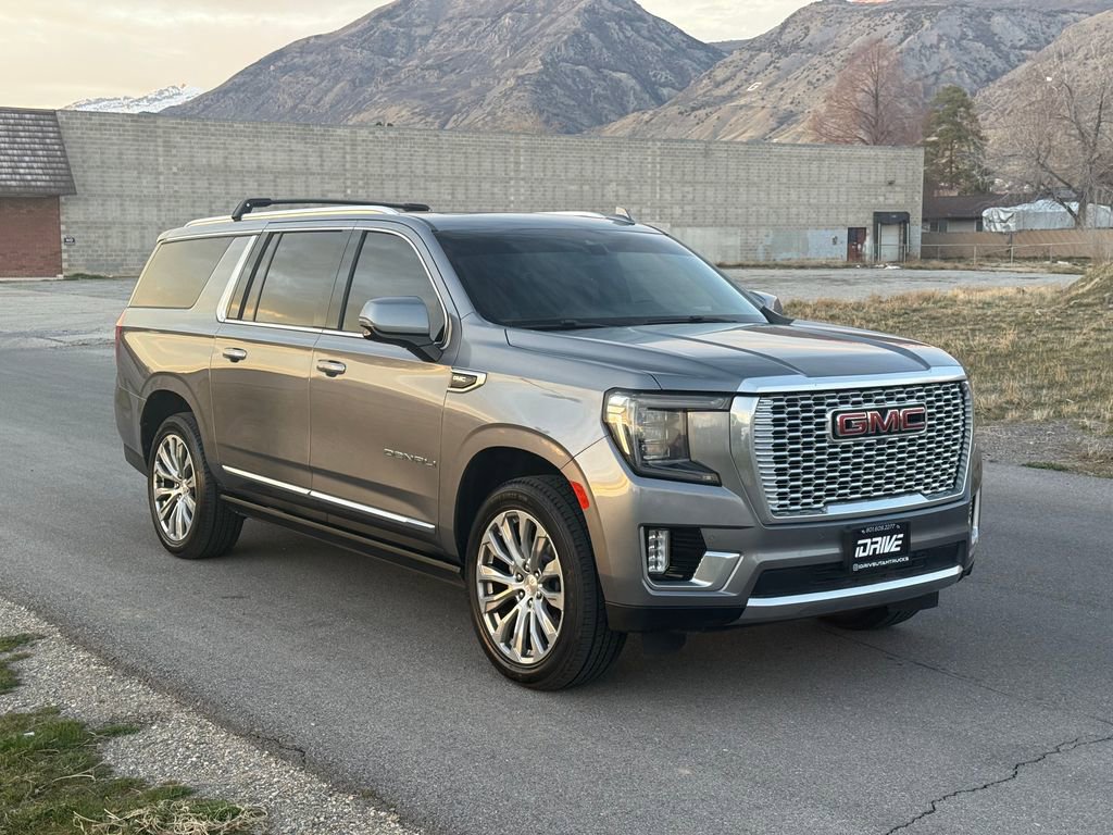 Used 2021 GMC Yukon XL Denali w/ Denali Premium Package image 2