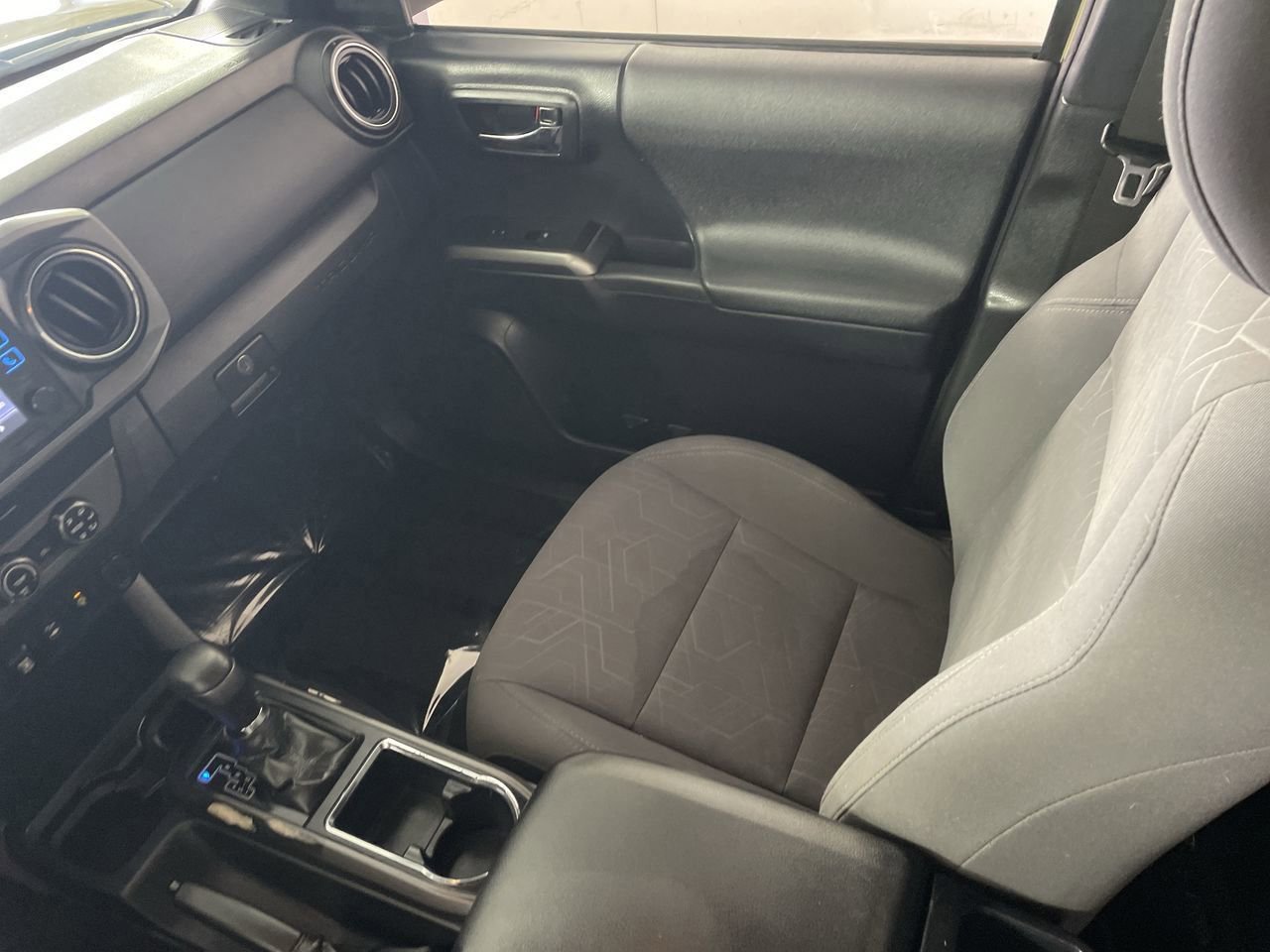 Used 2019 Toyota Tacoma TRD Off-Road image 23