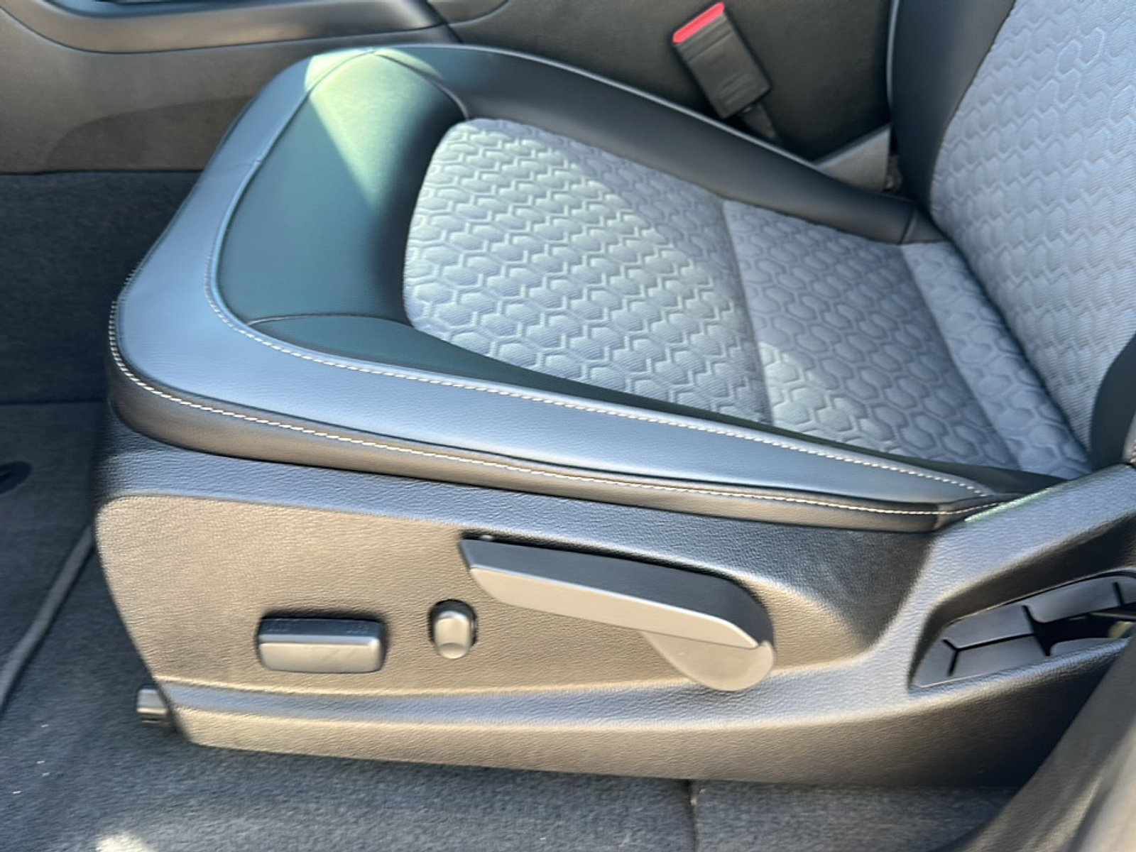 Used 2022 Chevrolet Colorado Z71 w/ Safety Package image 15