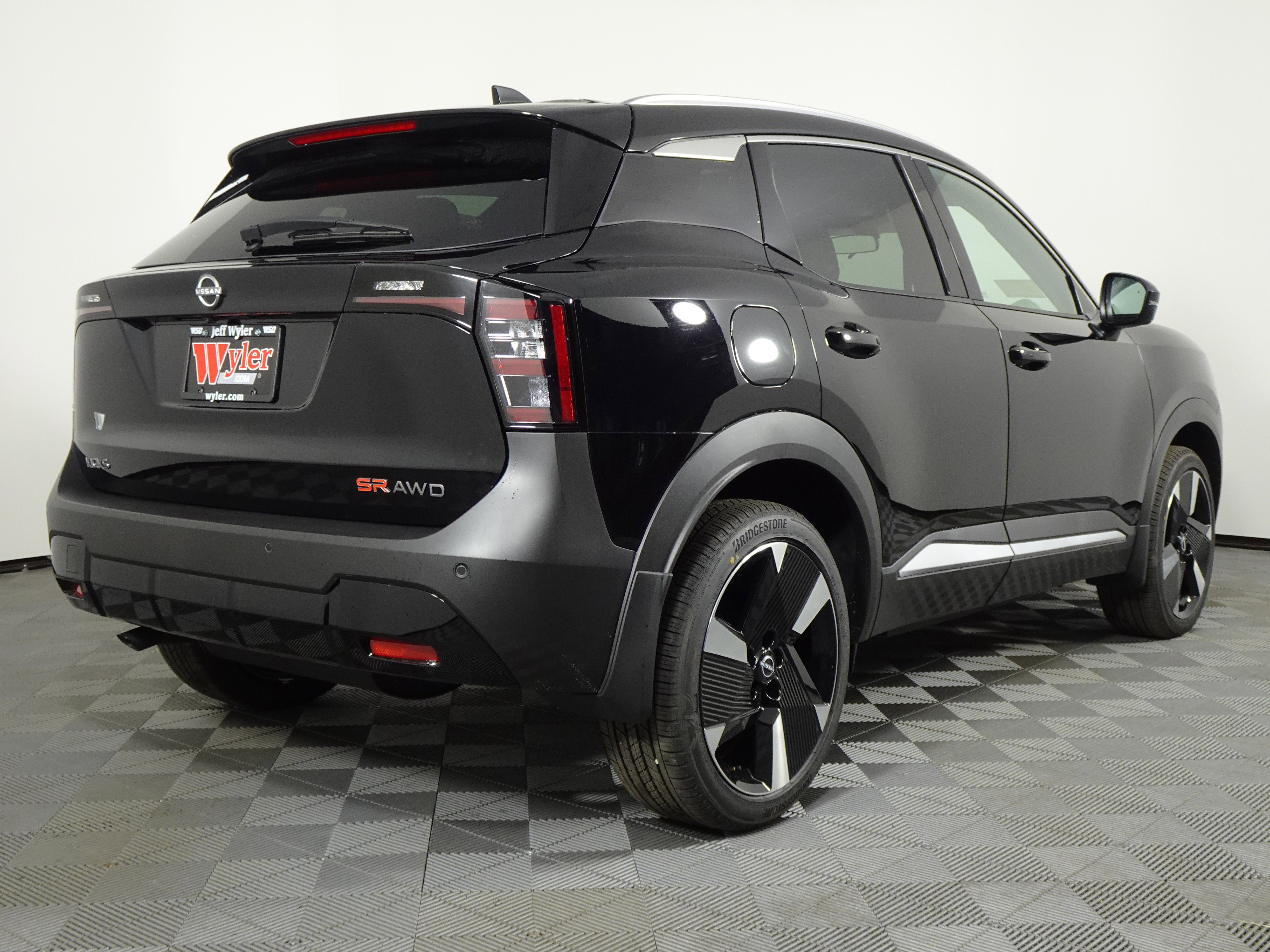 New 2025 Nissan Kicks SR w/ SR Premium Package image 3