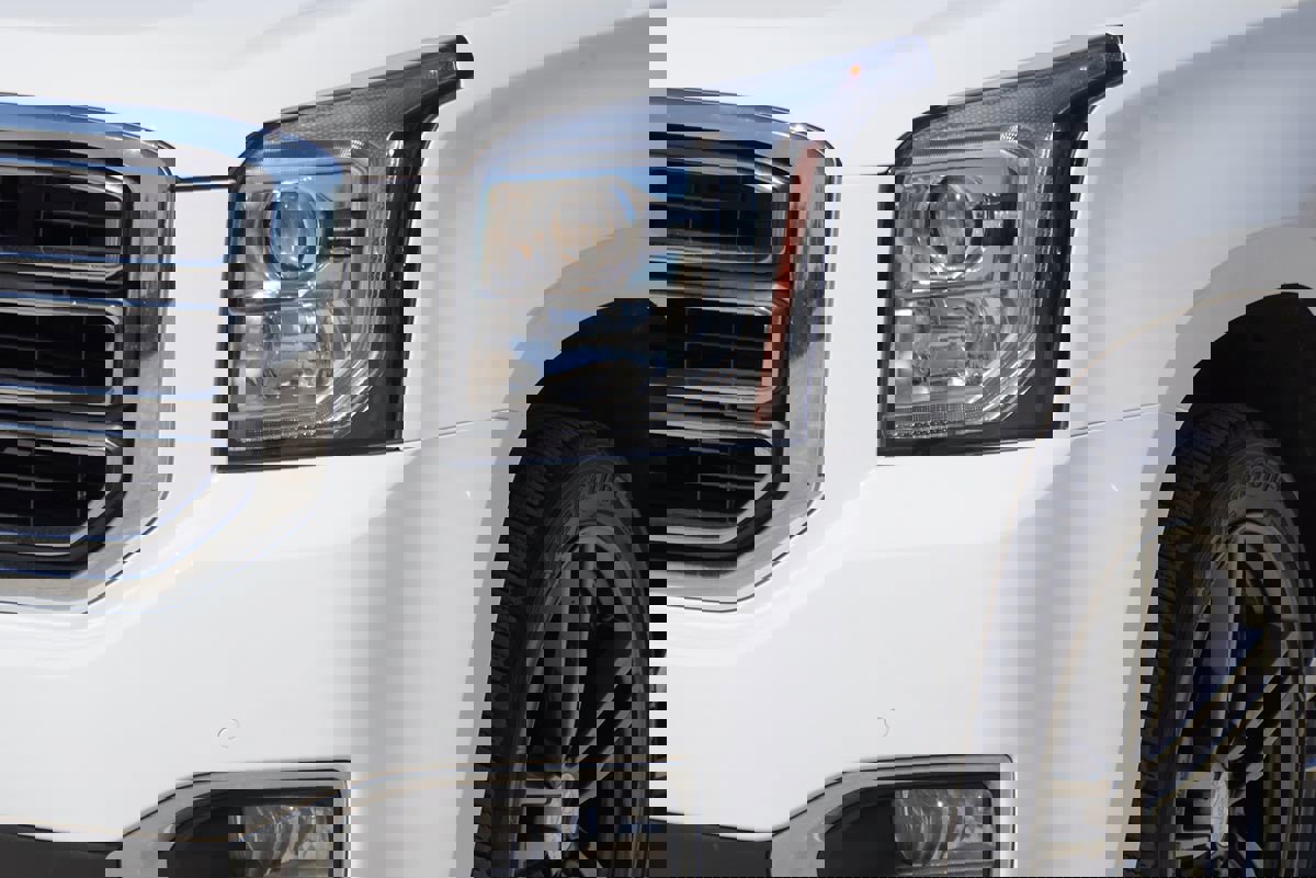 Used 2017 GMC Yukon XL SLE w/ SLE Value Package image 2