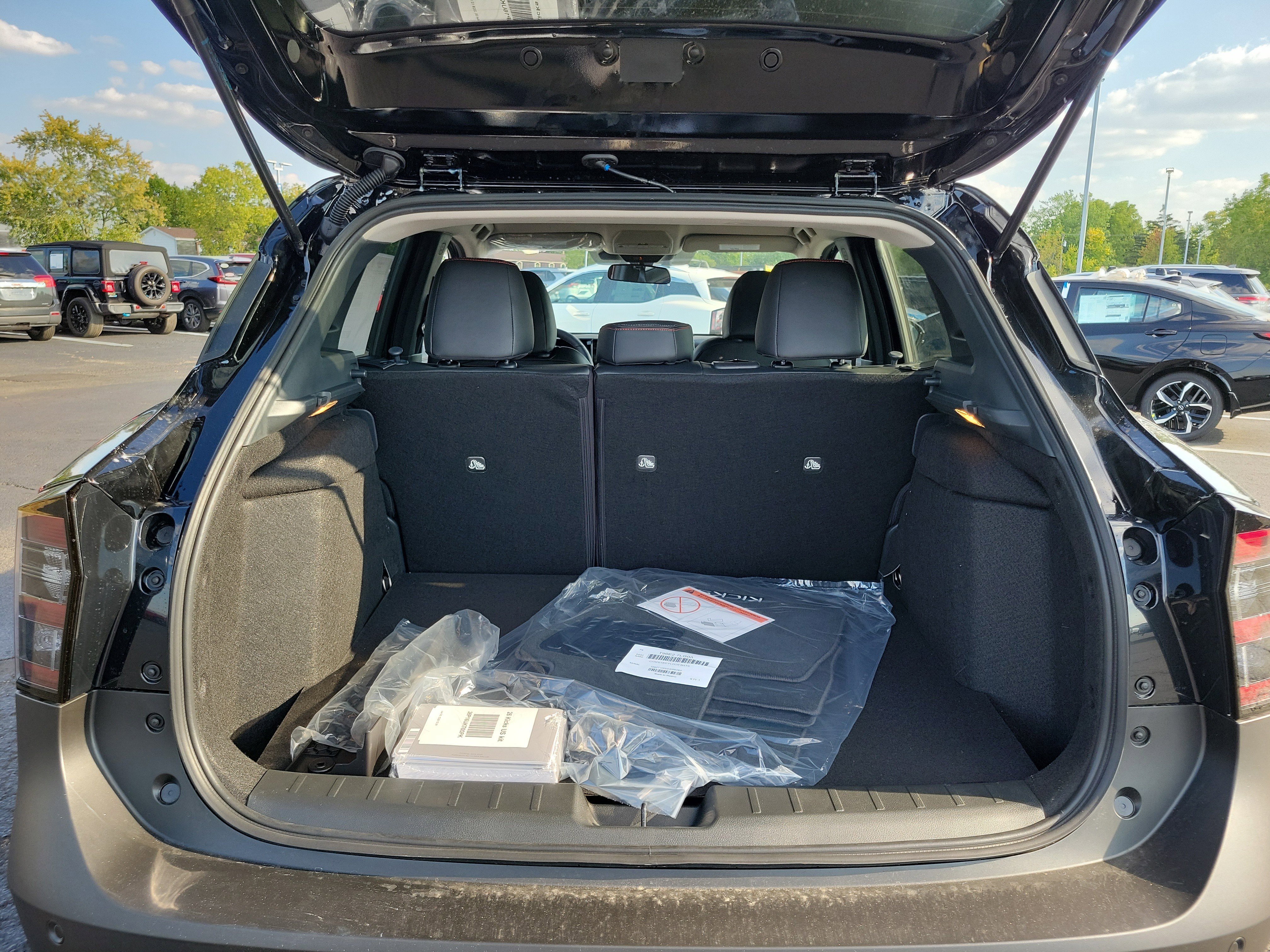 New 2026 Nissan Kicks SR w/ Cold Weather Package image 8