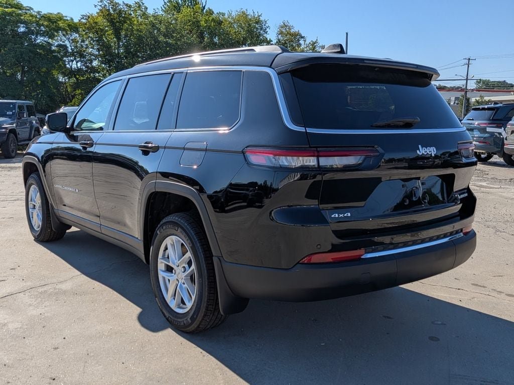 New 2026 Jeep Grand Cherokee L Laredo w/ MOPAR Finishing Package AWD/4WD image 3