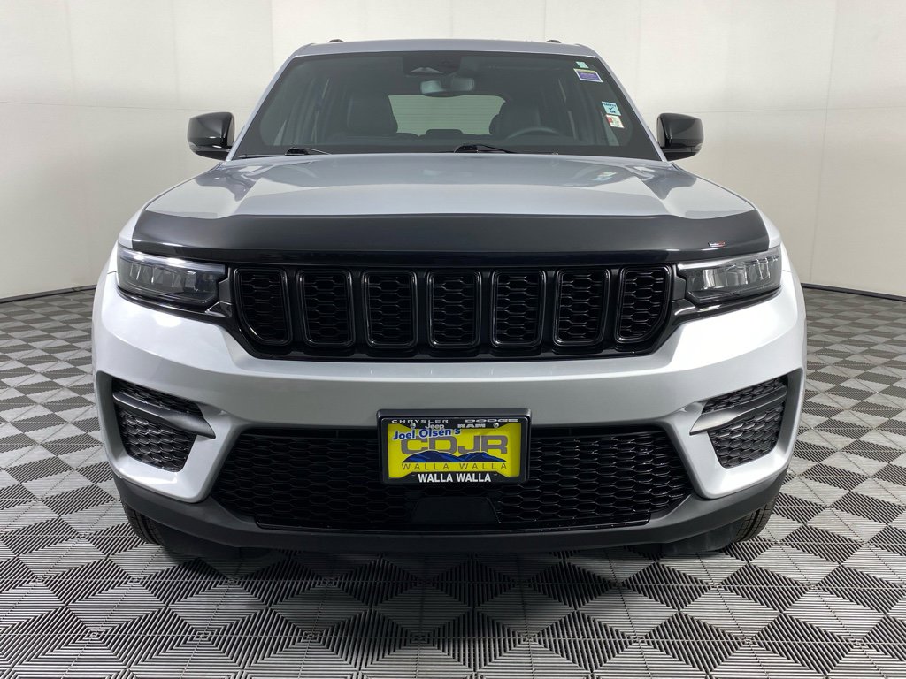 Used 2024 Jeep Grand Cherokee Altitude image 13