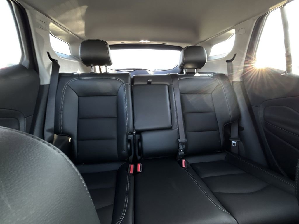 Used 2023 GMC Terrain SLT image 13