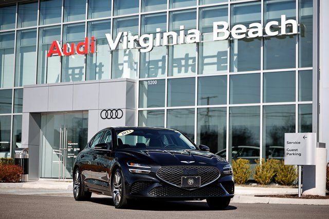 Used 2023 Genesis G70 2.0T image 1