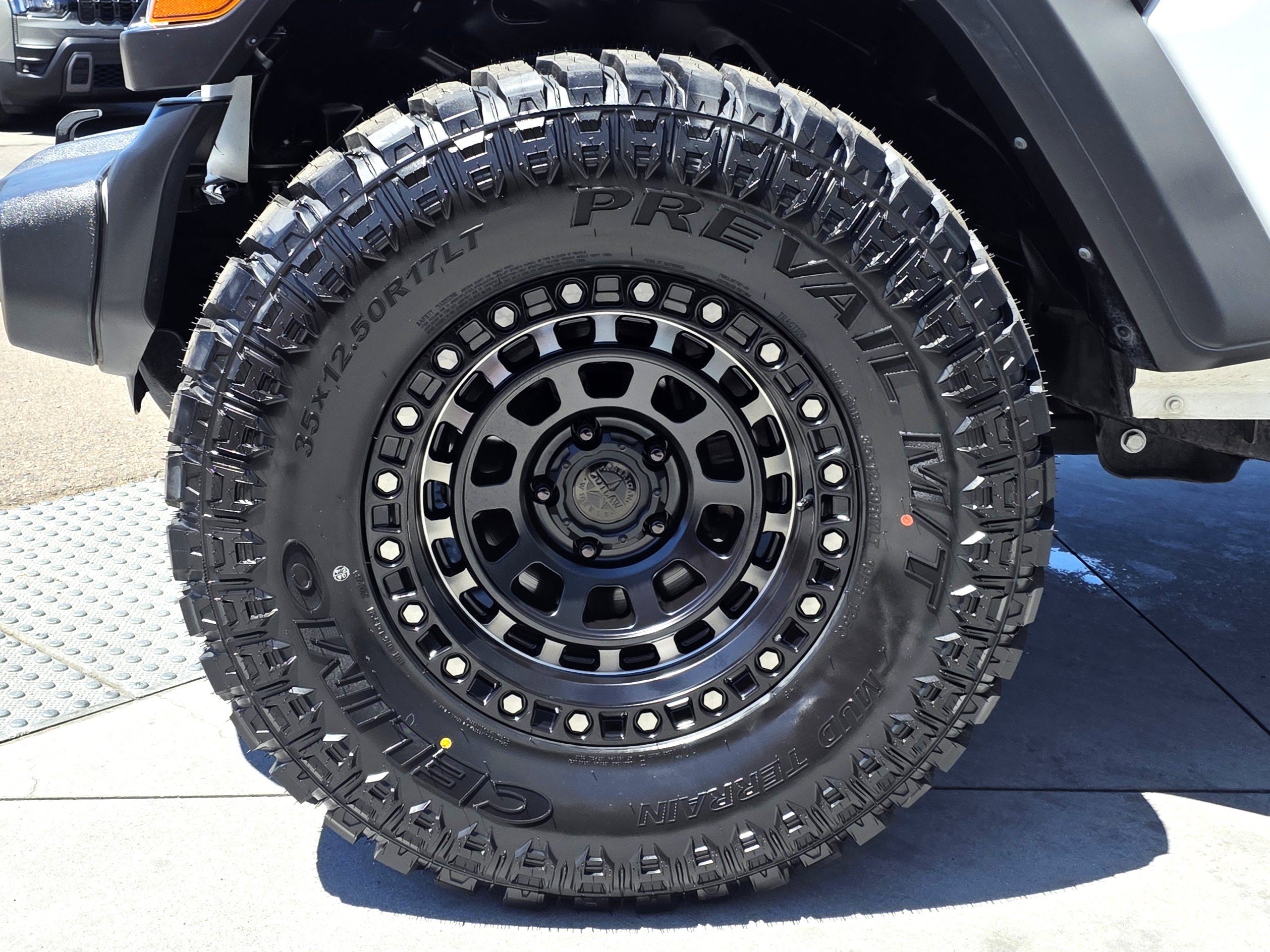 Certified 2022 Jeep Gladiator Sport AWD/4WD image 8
