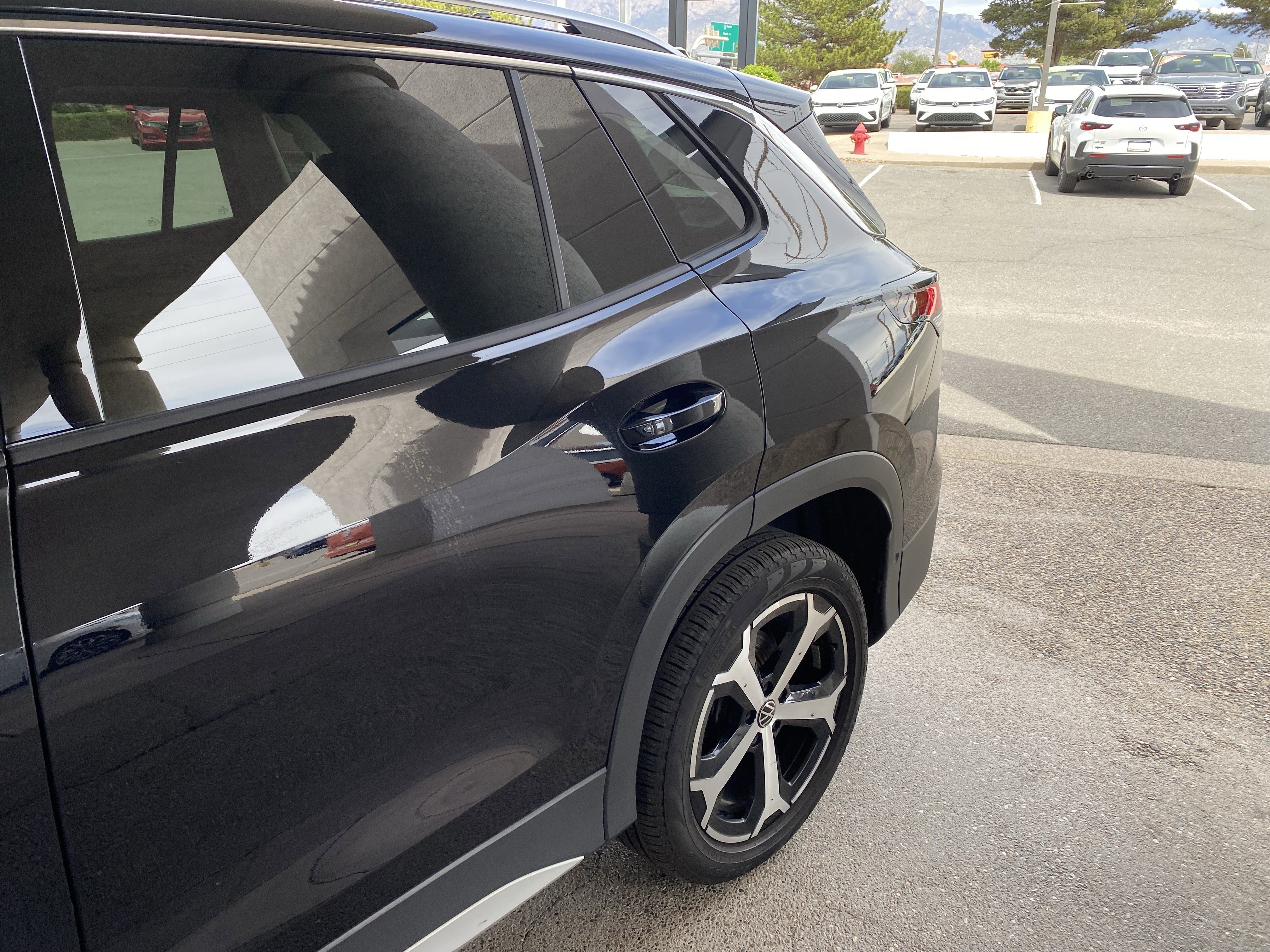 Used 2025 Volkswagen Tiguan SE w/ Panoramic Sunroof Package AWD/4WD image 49