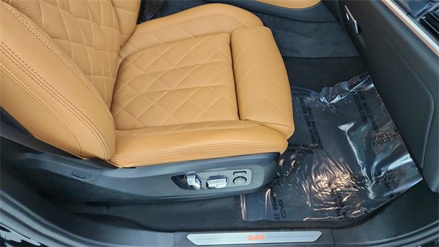 Used 2025 BMW X7 xDrive40i w/ Executive Package image 23