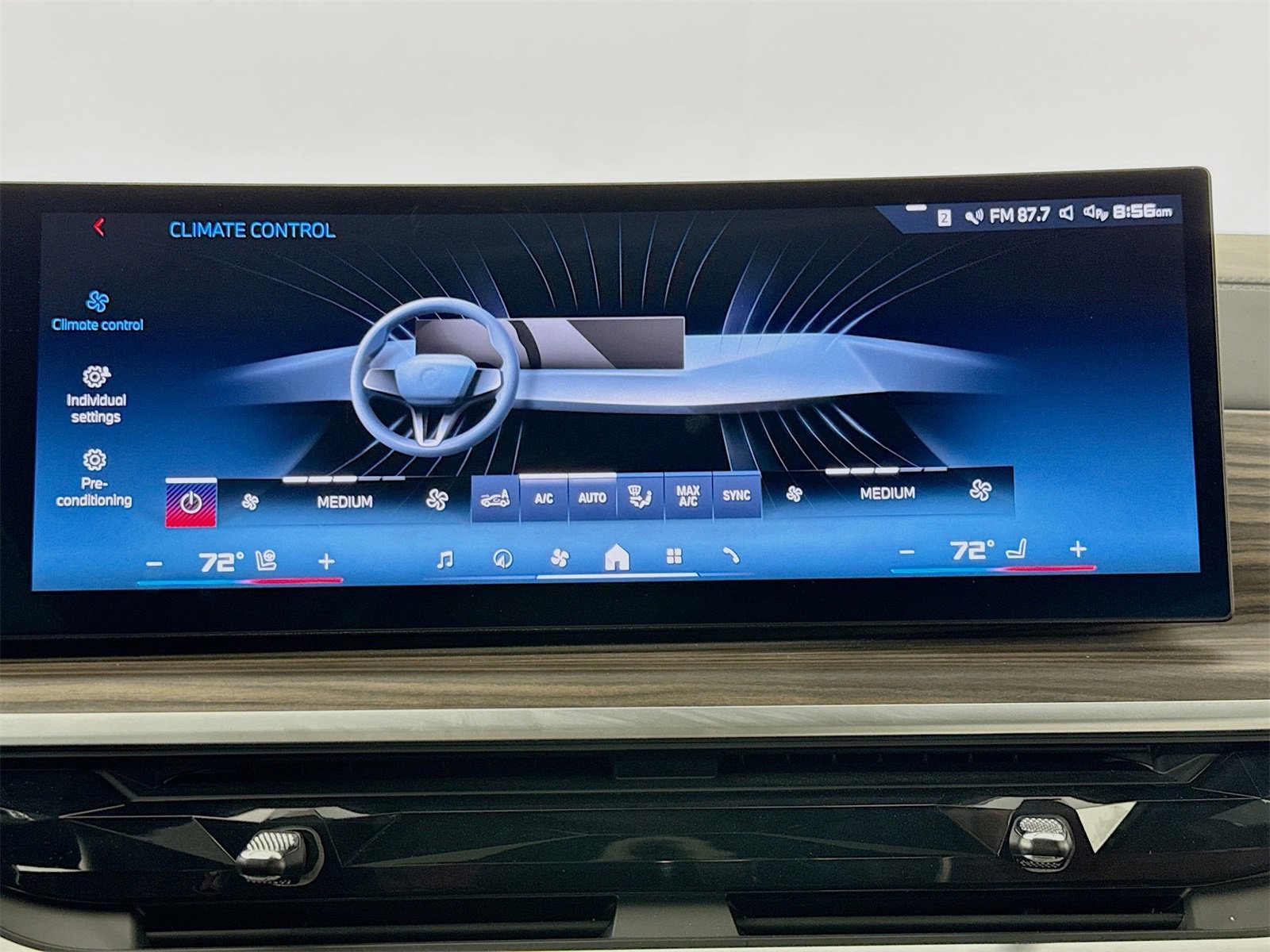 Used 2025 BMW X7 M60i image 16