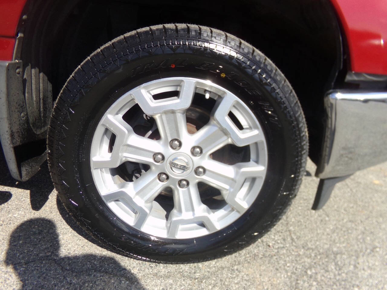 Used 2019 Nissan Titan SL image 23