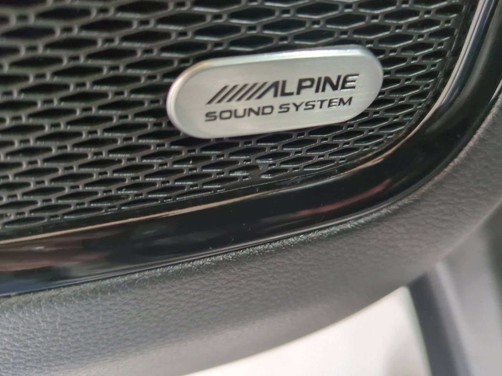 Used 2024 Jeep Compass Limited w/ Sun and Sound Group AWD/4WD image 17