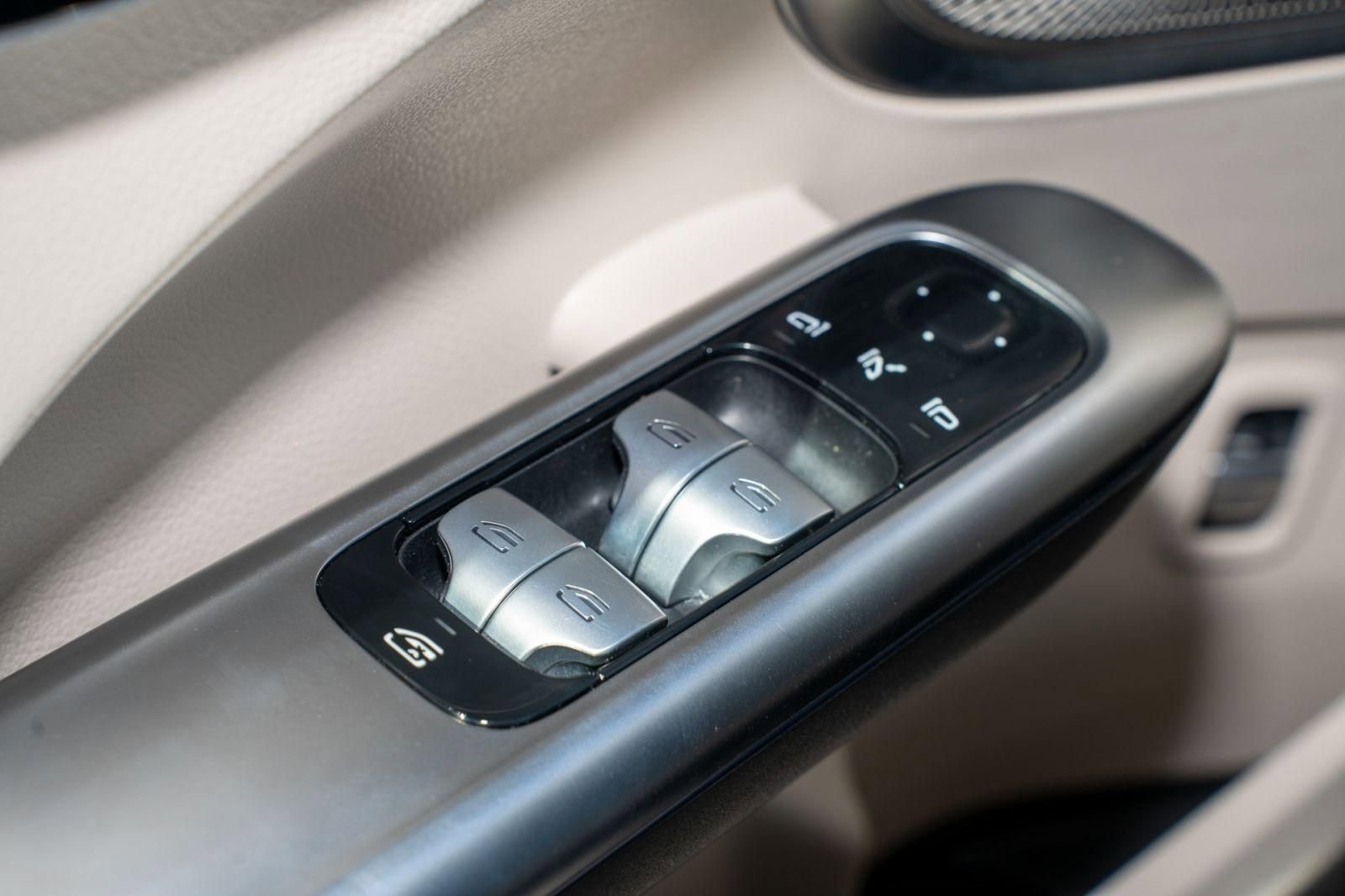 Used 2022 Mercedes-Benz C 300 4MATIC Sedan w/ Exclusive Trim Package image 27