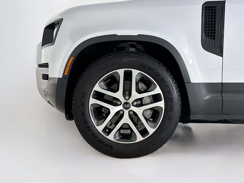 Used 2023 Land Rover Defender 130 SE AWD/4WD image 28