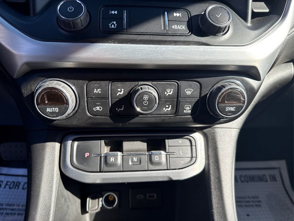 Used 2023 GMC Acadia SLE w/ Driver Convenience Package image 31