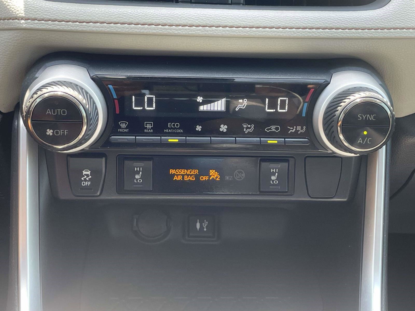 Used 2019 Toyota RAV4 XLE w/ Convenience Package FWD image 33