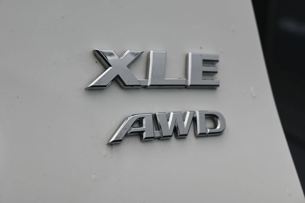 Used 2024 Toyota RAV4 XLE AWD/4WD image 32