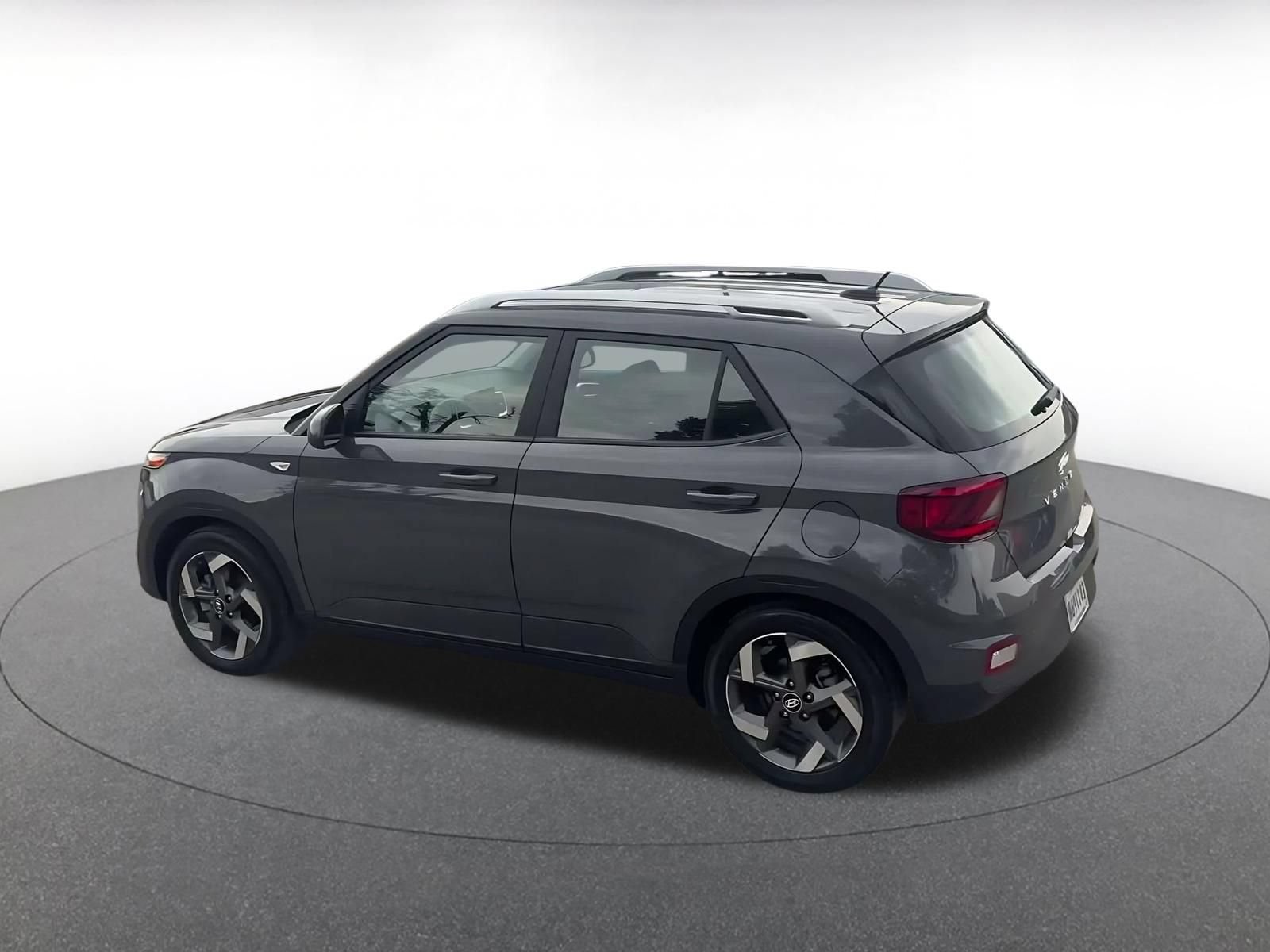 Used 2026 Hyundai Venue SEL FWD image 9