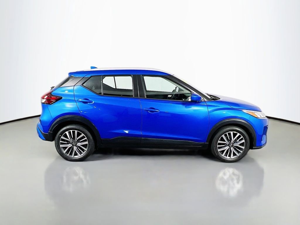 Used 2021 Nissan Kicks SV image 4