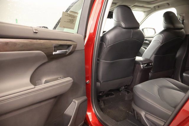 New 2026 Toyota Highlander Platinum AWD/4WD image 25
