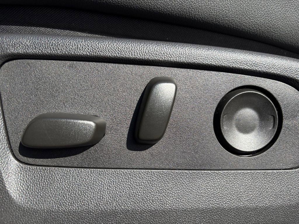 Used 2025 Chevrolet Silverado 1500 ZR2 w/ Technology Package image 15